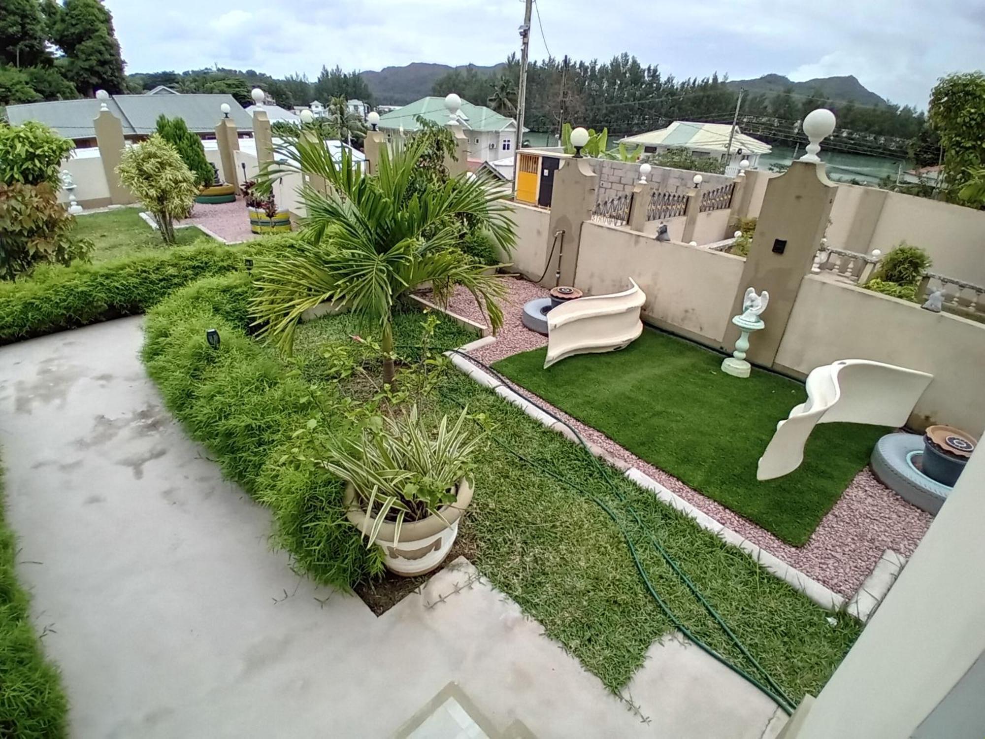 La Residence D'Almee Guesthouse Baie Sainte Anne Exterior photo